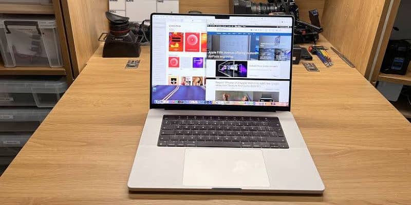 MacBook pro M1 pro 16 inch 16/512 new condition 0