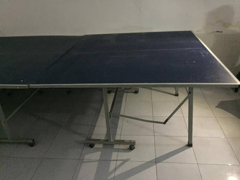 Tennis Table & Net. Foldeable With 8 Wheels. Average Condition. 3