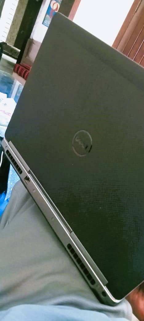 Dell Precision 7520 laptop/workstation (0304-5115815) Whatsapp no 2