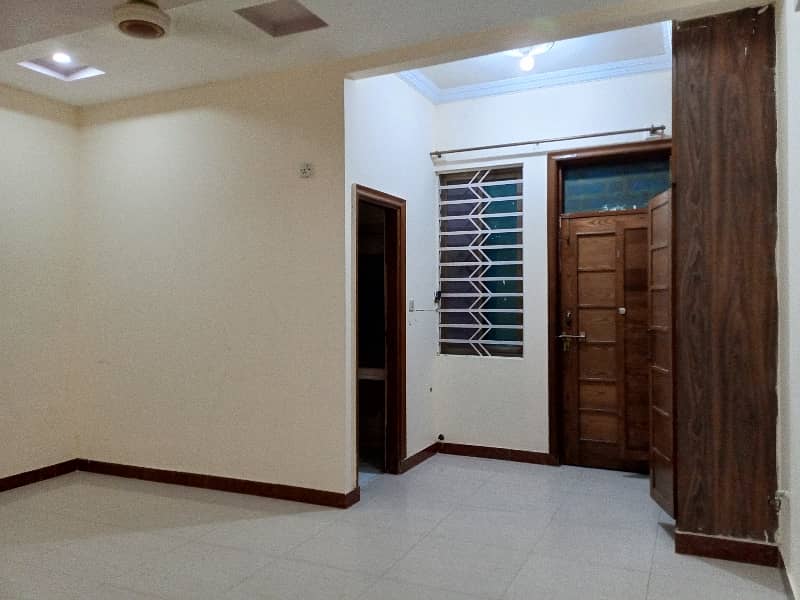 Commercial House for Rent 10