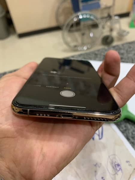 iphone xs max gold 256 gb pta approved physical deul sim 6