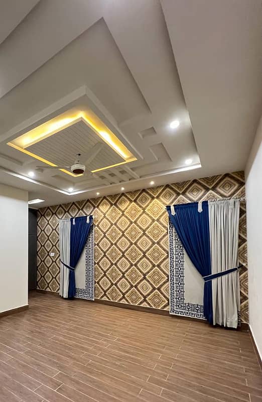 10 Marla Brand New House In Tech Town F Block on Satiyana Road Near Ripha University And Fish Farm Ideal Location Available For Sale 8