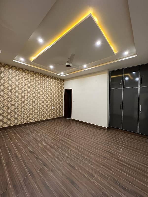 10 Marla Brand New House In Tech Town F Block on Satiyana Road Near Ripha University And Fish Farm Ideal Location Available For Sale 13