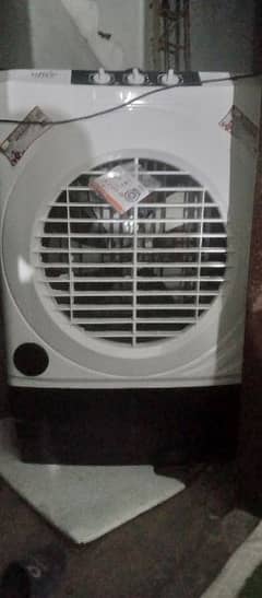 new air cooler Sirf ak din Chala ha 5 saal warranty ha copper motor ki