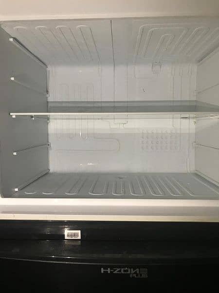 Dawlance full size refrigerator in good condition 2