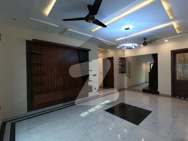 1 Kanal House For Sell Available In Bahria Town - Nargis Block, Lahore. . . 4