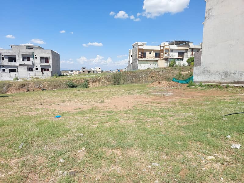 10 Marla Prime Plot for Sale in Umer Block - Ideal Location with Open Back and Level Ground! 3