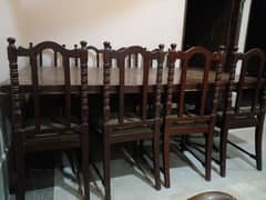 8 chairs dineng table v nice condition