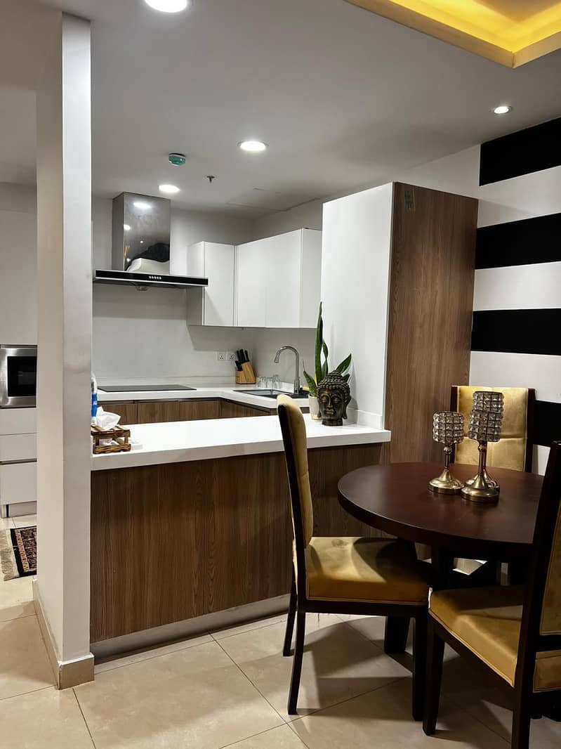 One Bedroom Luxury Apartments On Rent For Daily Basis at Gold Crest 12