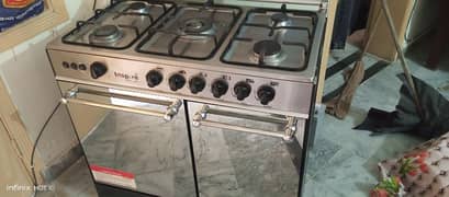 Cooking Range 5 burners. With Electric Oven and Grill Oven.