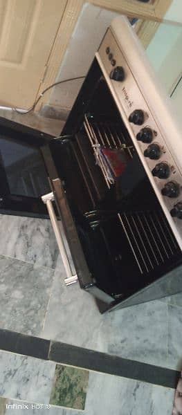 Cooking Range 5 burners. With Electric Oven and Grill Oven. 2