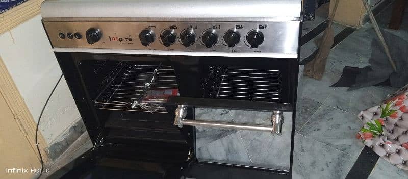 Cooking Range 5 burners. With Electric Oven and Grill Oven. 3