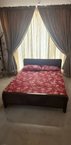 Seesham/ Tali Wooden bed queen size for sale