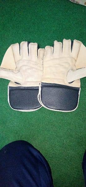 keeping gloves for Sale MRF Brand 10/10 condition ۔ 1