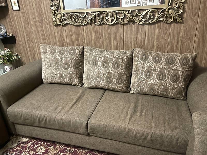 5 seater sofa in good condition 4