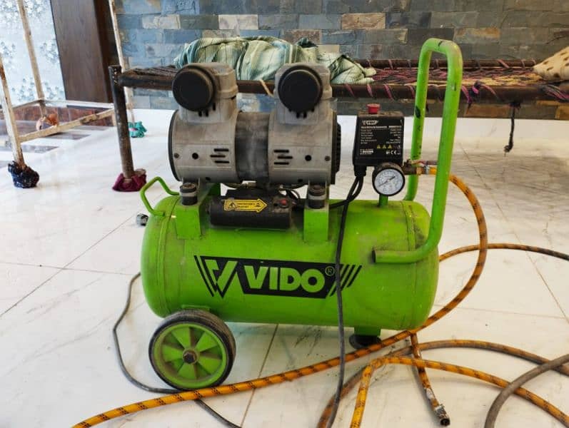 Vido Air compressor 24L with all equipments Just like new 3