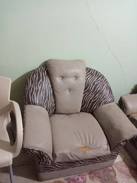 Sofa Set In a very Reasonable price 3