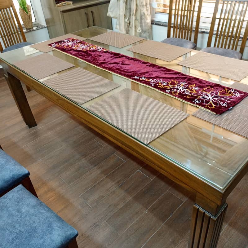 Dining table for sale. 1