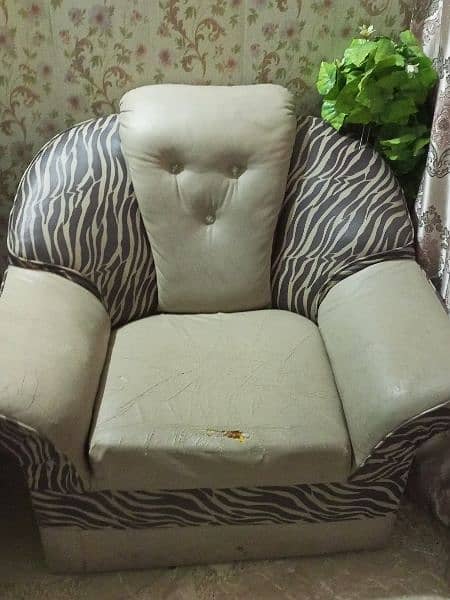 Sofa Set In a very Reasonable price 0