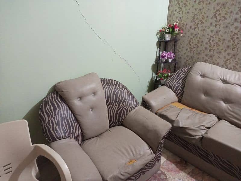 Sofa Set In a very Reasonable price 4