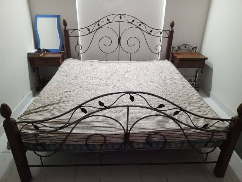 Iron Double bed with side tables 0