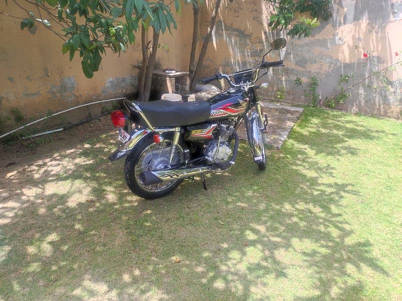 honda 125 kickstart 2024(advance) 3