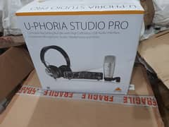 Behringer uphoria studio pro Bundle