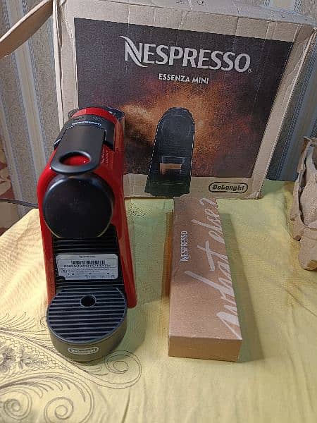 De'Longhi Nespresso essenza mini coffee machine 1