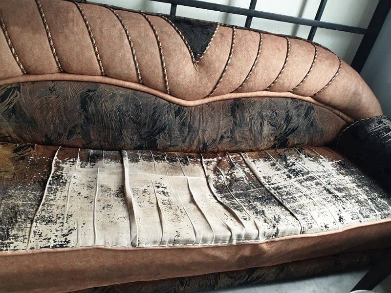 5 seater sofa Urgent sale 4