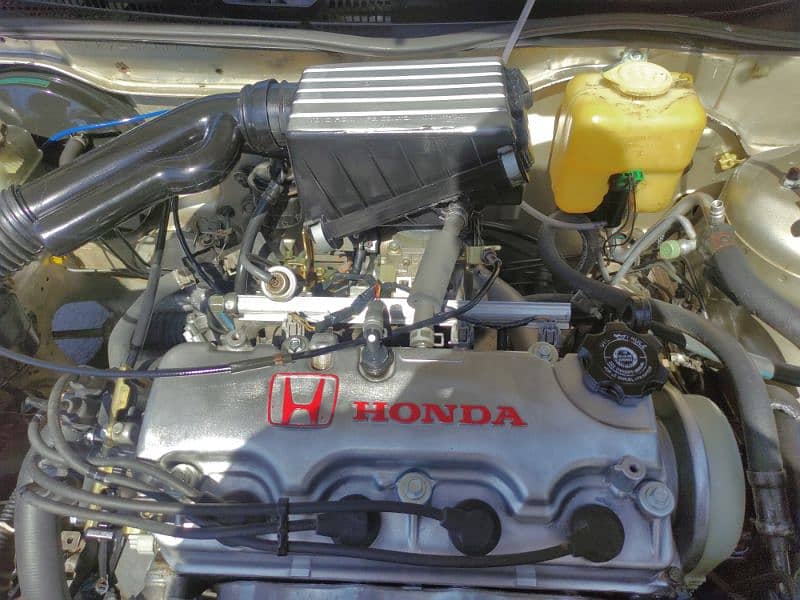 selling Honda car in lush condition 2