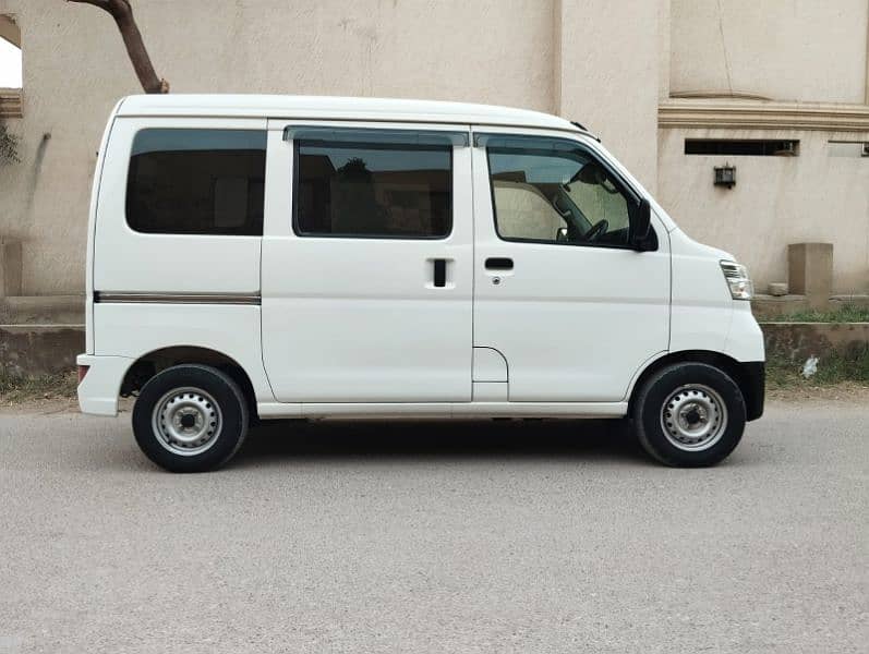 Daihatsu Hijet 2018 3