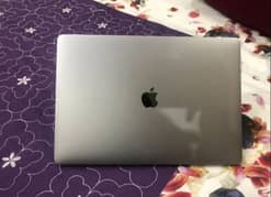 MacBook Pro 2017 15inches orignal condition