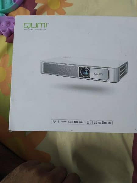 QUMI HD POCKET PROJECTOR 0