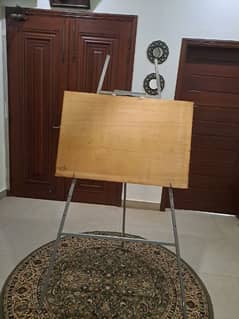 Medium sized easel with board