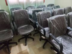 Slightly Use Bank ki Branded Chairs available hain