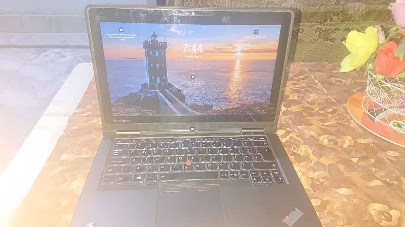 Lenovo Yoga i3 4th generation 4100U 1