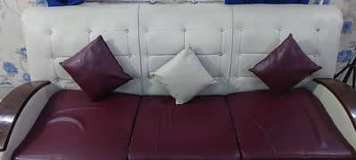 White/Maroon Sofa Set in good condition with center table