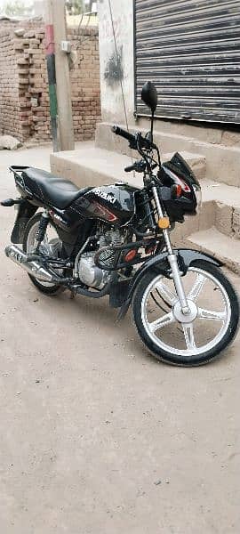 10/10 condition. Suzuki bike 7