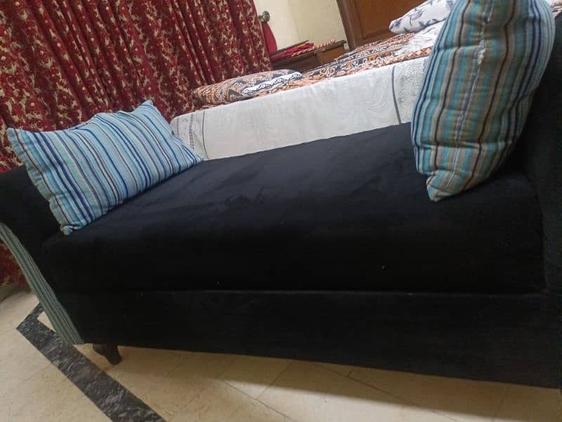 second hand Sofa or Couch in black colour with 2 cushions 5