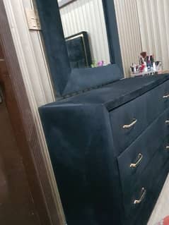 dressing mirror and dressing table with draws