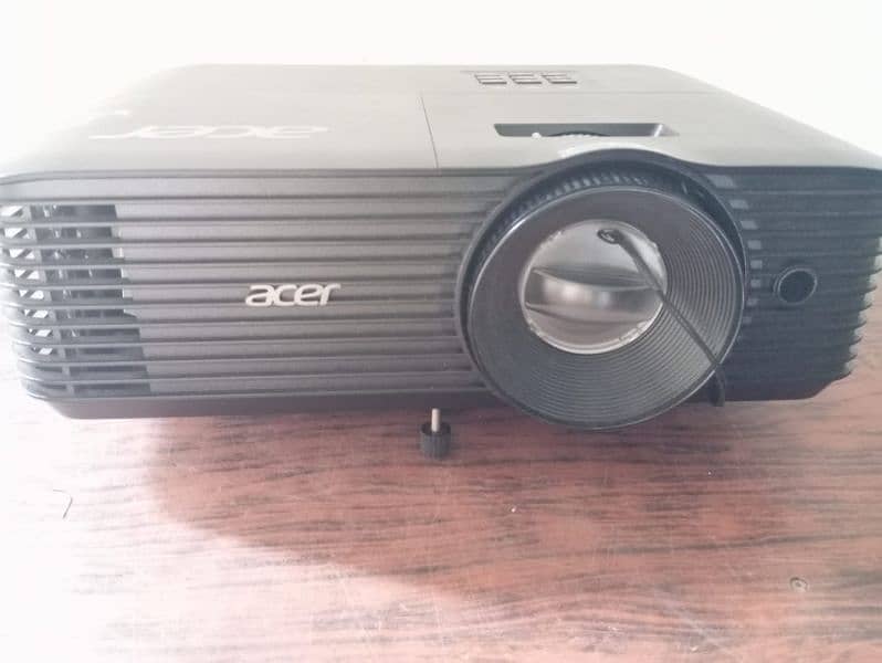 Acer MultiMedia Projector DLP 4000 Lumens 2