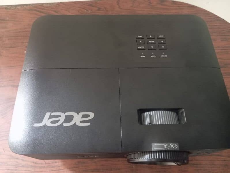 Acer MultiMedia Projector DLP 4000 Lumens 3