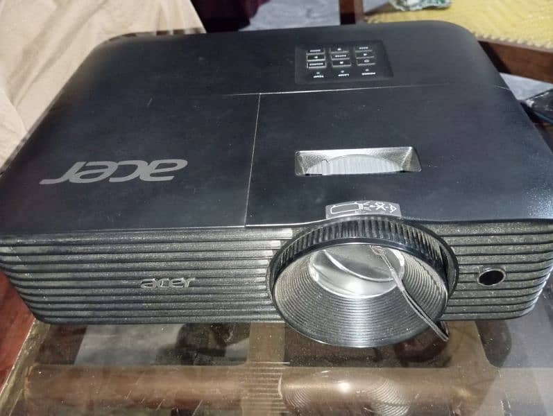 Acer MultiMedia Projector DLP 4000 Lumens 6