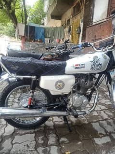 Honda 125  condition 10=10  is nomber rabta karein 03400127081