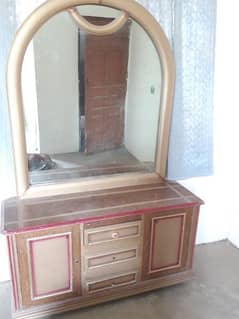 showcase  dressing table