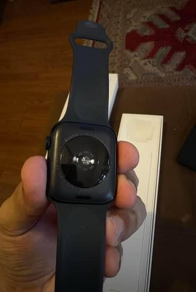 Apple Watch SE 2 (44mm - With Applecare+ for a year) 2