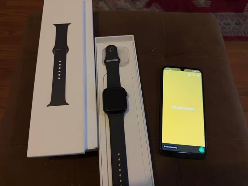 Apple Watch SE 2 (44mm - With Applecare+ for a year) 6