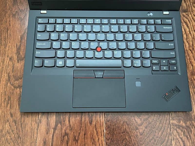 Lenovo Thinkpad X1 Carbon Gen 8 
Intel Core i7- 10th Generation 0