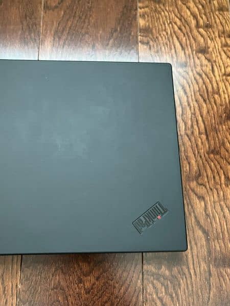 Lenovo Thinkpad X1 Carbon Gen 8 
Intel Core i7- 10th Generation 3