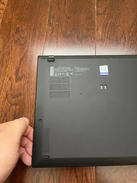 Lenovo Thinkpad X1 Carbon Gen 8 
Intel Core i7- 10th Generation 6